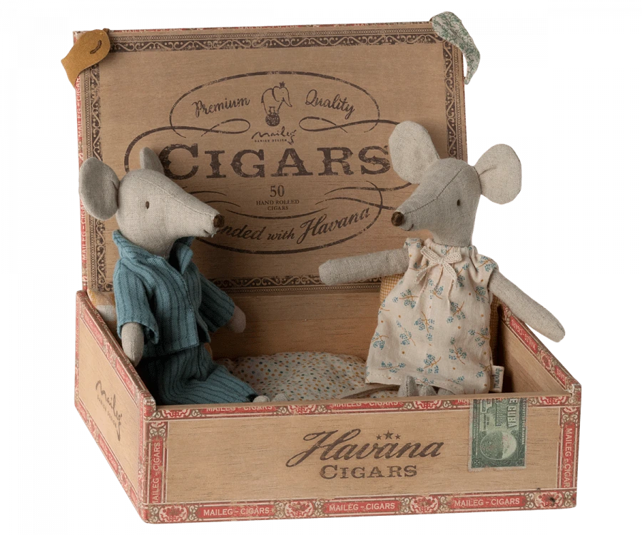 Maileg Mum & Dad Mice In Cigar Box 4 Maileg Mum & Dad Mice In Cigar Box - Image 2